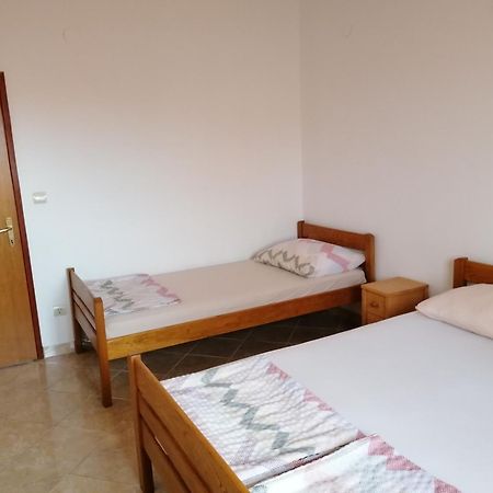Apartments Villa Venera Ražanac Eksteriør bilde