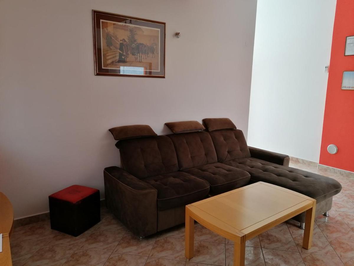 Apartments Villa Venera Ražanac Eksteriør bilde