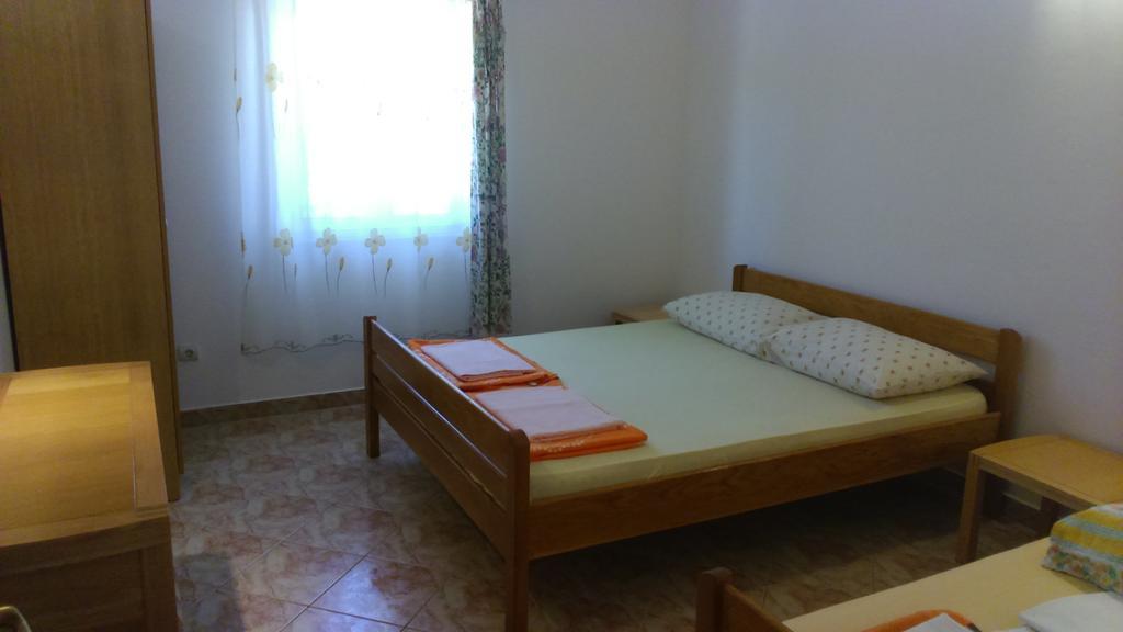 Apartments Villa Venera Ražanac Eksteriør bilde