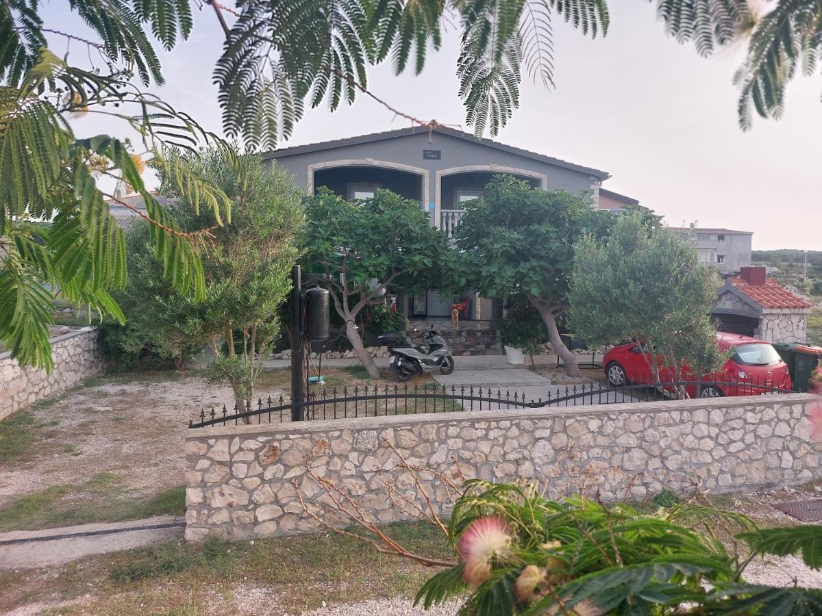 Apartments Villa Venera Ražanac Eksteriør bilde